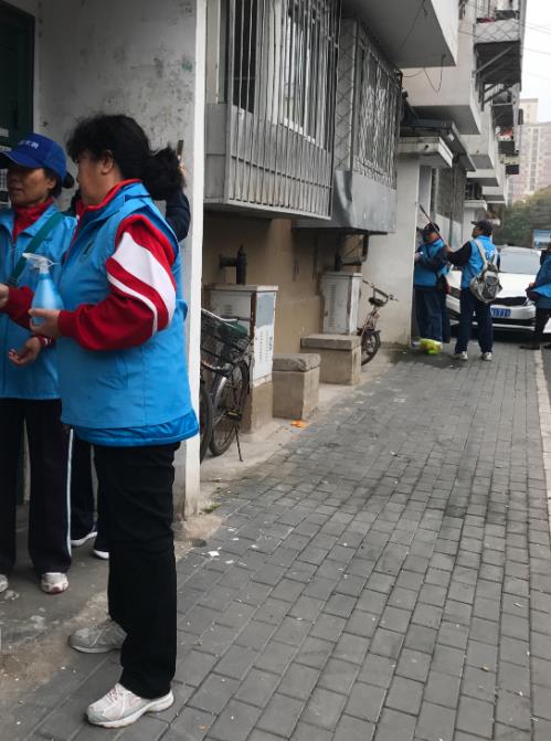 为了社区美好环境而行动木铎开展苹果园一区社区清理小广告活动 为了社区美好环境而行动木铎开展苹果园一区社区清理小广告活动