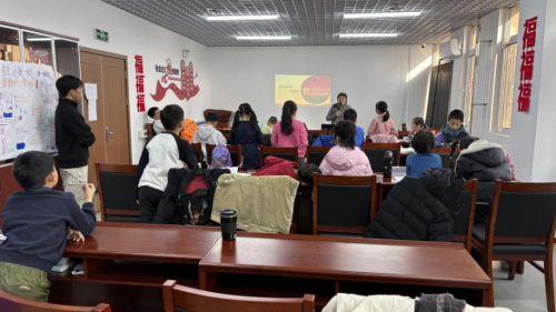<span style='color:red;'>童卫</span>安全课堂开课：防拐安全教育进行时